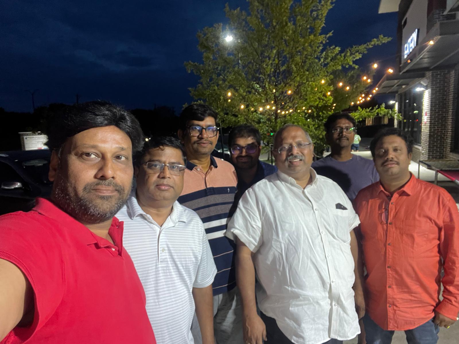 ఆలివ్ మిఠాయి దొర రాజు గారు డల్లాస్ (టెక్సాస్)లో గణేశ విగ్రహాల ఉచిత వితరణ